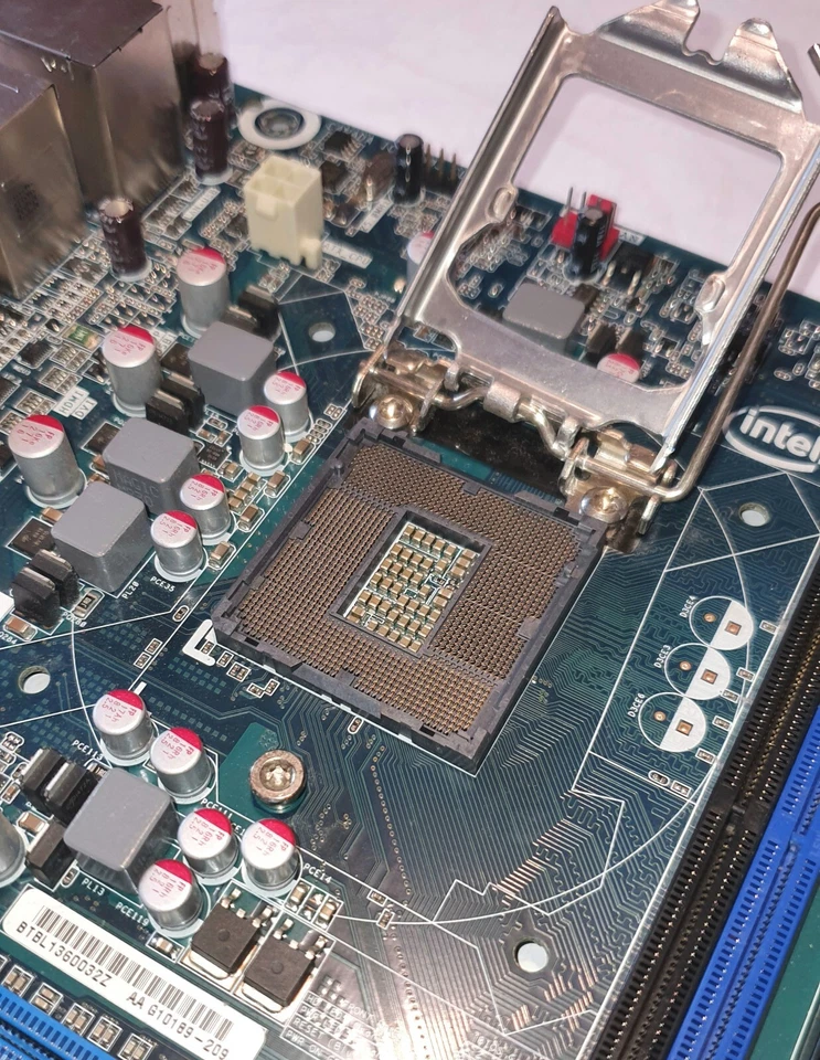 Scheda Madre Intel DH67BL LGA1155 MicroATX Con CPU I3-3220 e 16GB DDR3 RAM - Immagine 3 di 4