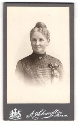 Fotografie Albert Schmidt, Pforzheim, Enzstr. 7 1 /2, Bürgerliche Dame mit Hoch 