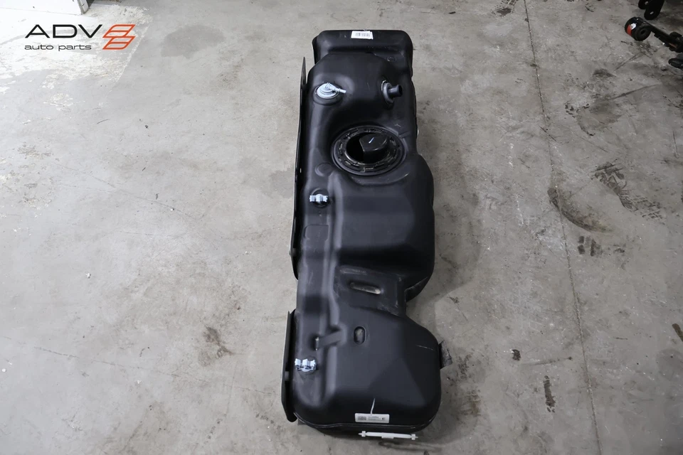 Depósito de tanque de gasolina Chevy Colorado GMC Canyon 2023-2024 con escudo térmico OEM Foto 2 de 4