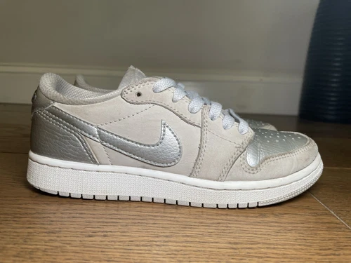 Nike Air Jordan 1 Low argento grigio (taglia 3 5 anni)