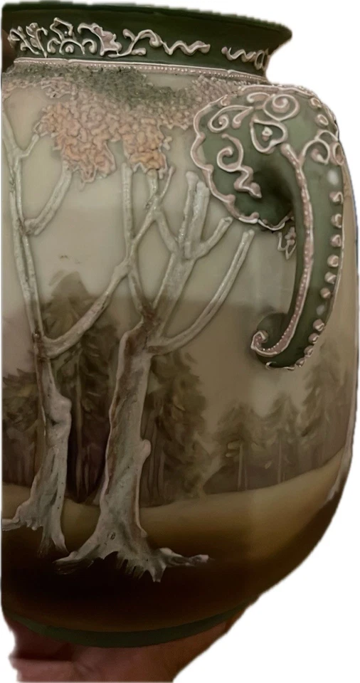 Jarrón Nippon White Woodland Moriage con asas serpentinas Foto 2 de 3