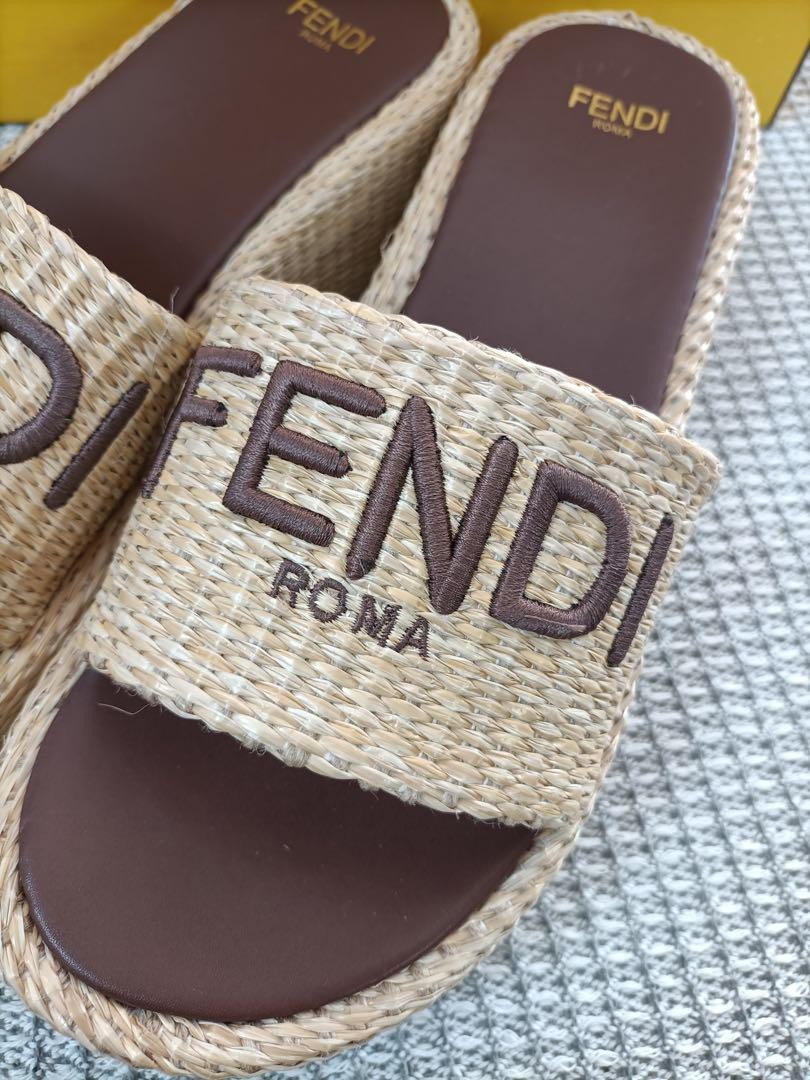 SAOLA Sandali sportivi Fendi US 6 5 usati in ottime condizioni suola spessa senza scatola