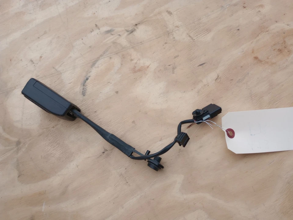 Cadillac ATS 2013-2018 cinturón de seguridad delantero derecho pasajero hebilla cierre OEM Foto 2 de 4