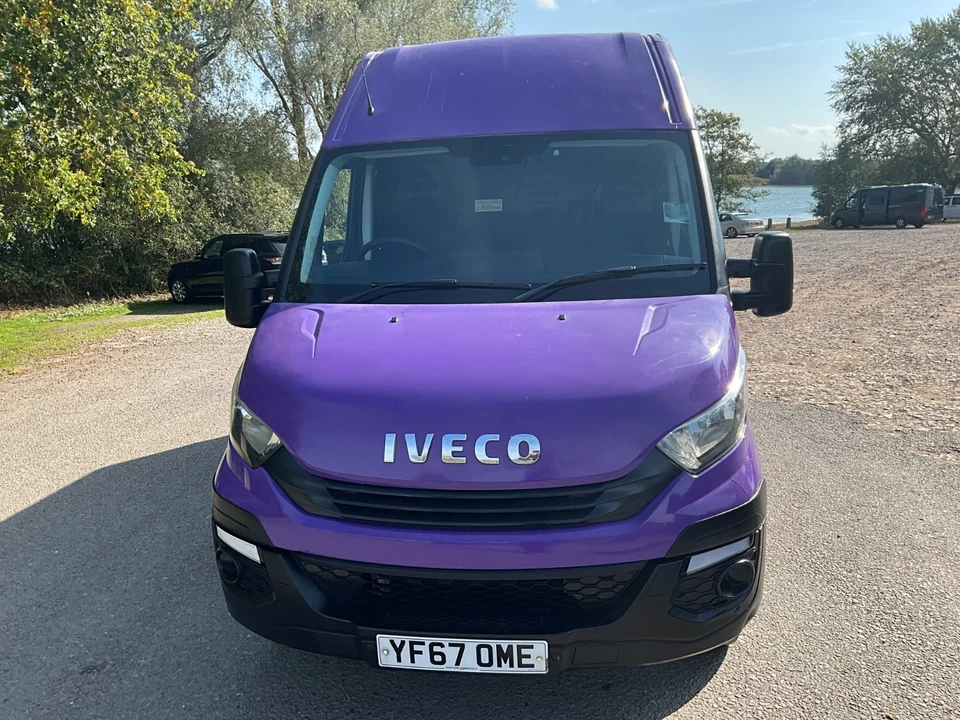 Iveco Daily 35c150 TWIN WHEEL 3.5 TONNE 3.0 LITRE MWB WITH AIR CON 2018 EURO 6 - Image 2 of 4
