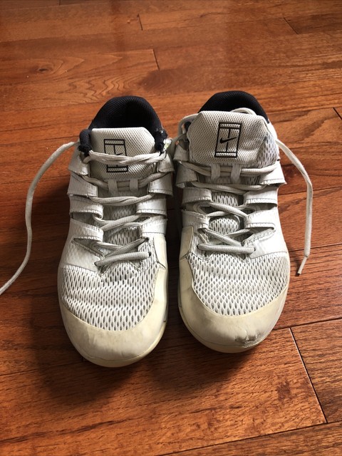 wide white tennis shoes