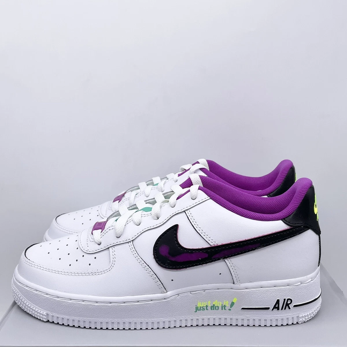 Nike Air Force 1 LV8 (GS) in White - Size 7