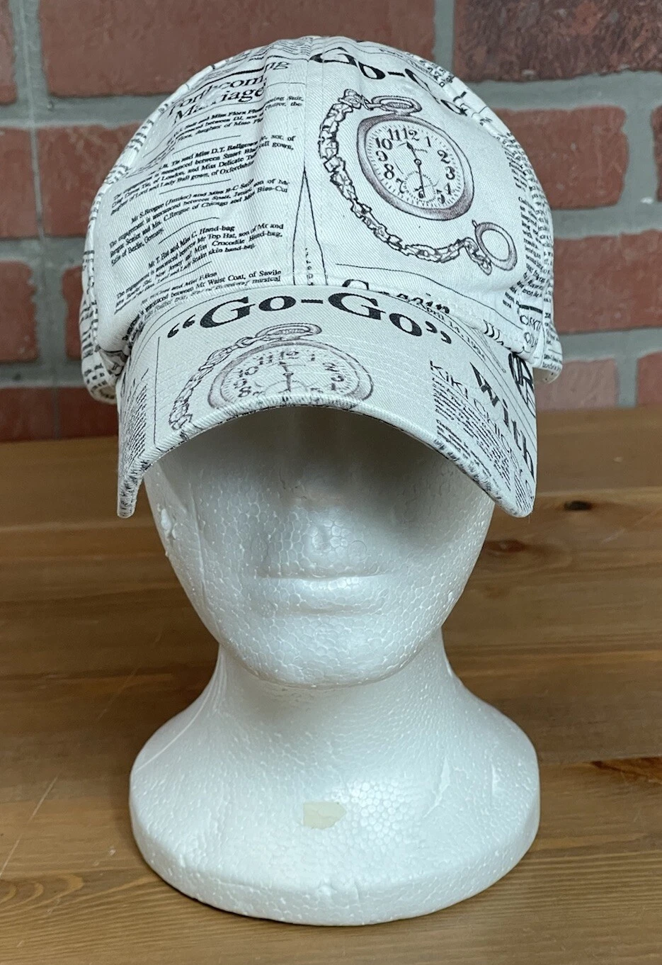 Casquette imprimée journal Christian Dior par John Galliano, rare, taille unique