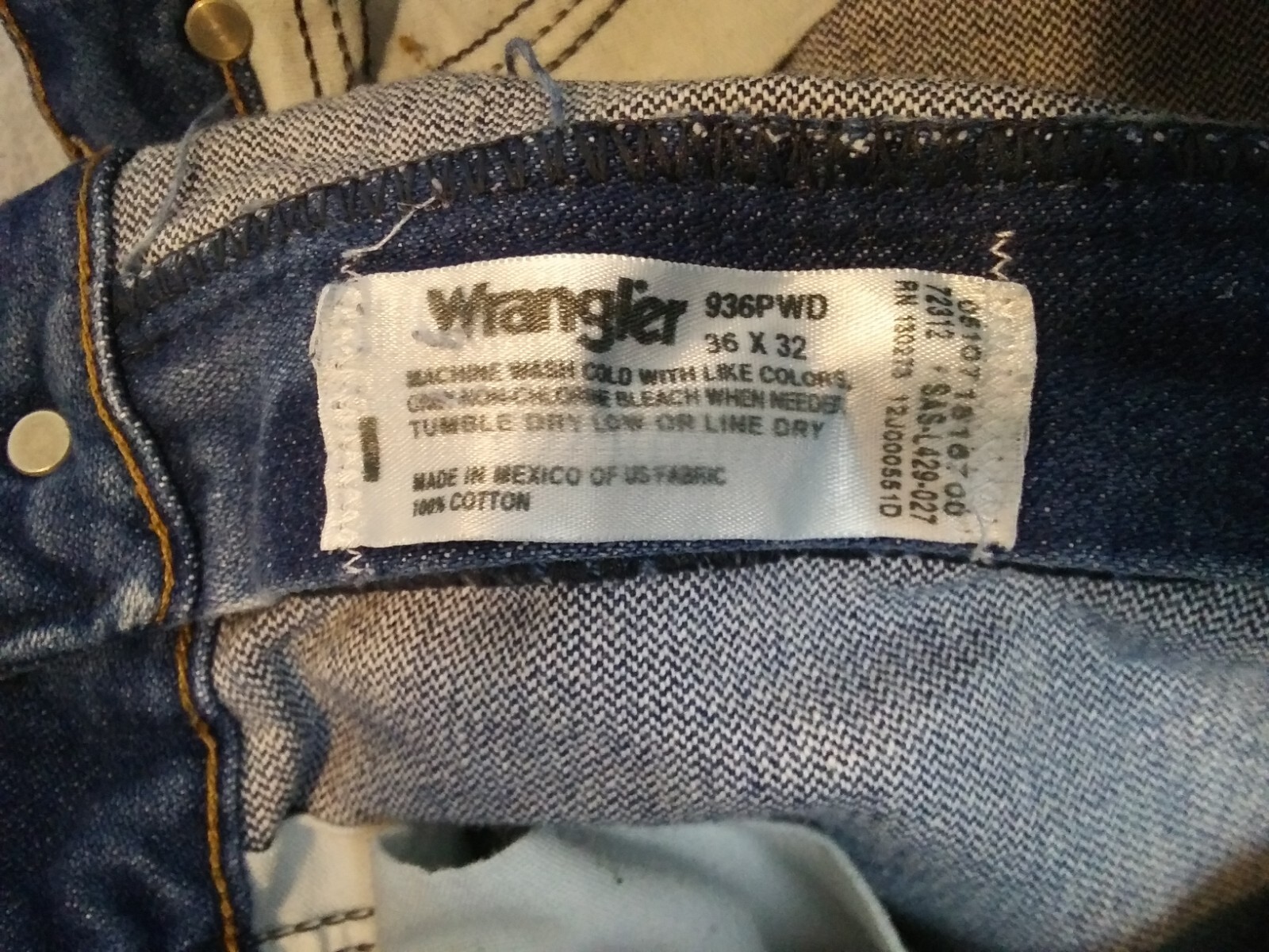 Wrangler 936PWD Cowboy Blue Denim Jeans Men's Size 36X32 tagged 34X30.5 Actual