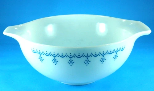 Vintage PYREX  Snowflake Garland 443 Cinderella Bowl White / Blue