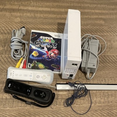 Nintendo Wii Console Bundle + 2 Controller, Super Mario Galaxy 