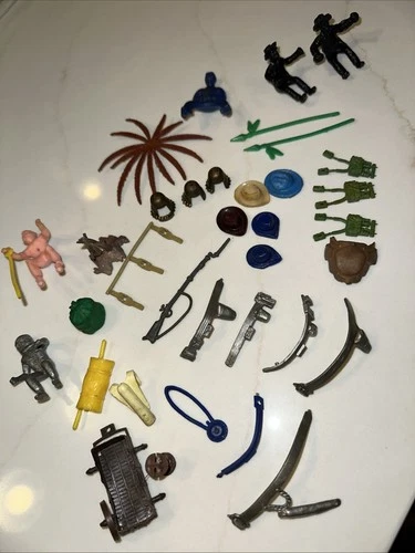 LARGE VINTAGE MARX TIM-MEE MCP ACCESSORIES JOB LOT HATS PEOPLE WEAPONS & MORE