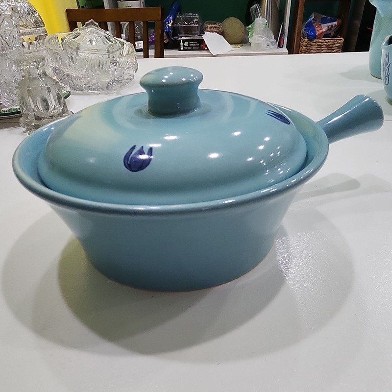 OvenServe Blue Ceramic Casserole Dish with Lid, Handle, USA, Floral Pattern