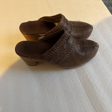 UGG Womens Brown Leather Shearling Lined Clogs Mules Slides Wood Heal Y2k Size 7