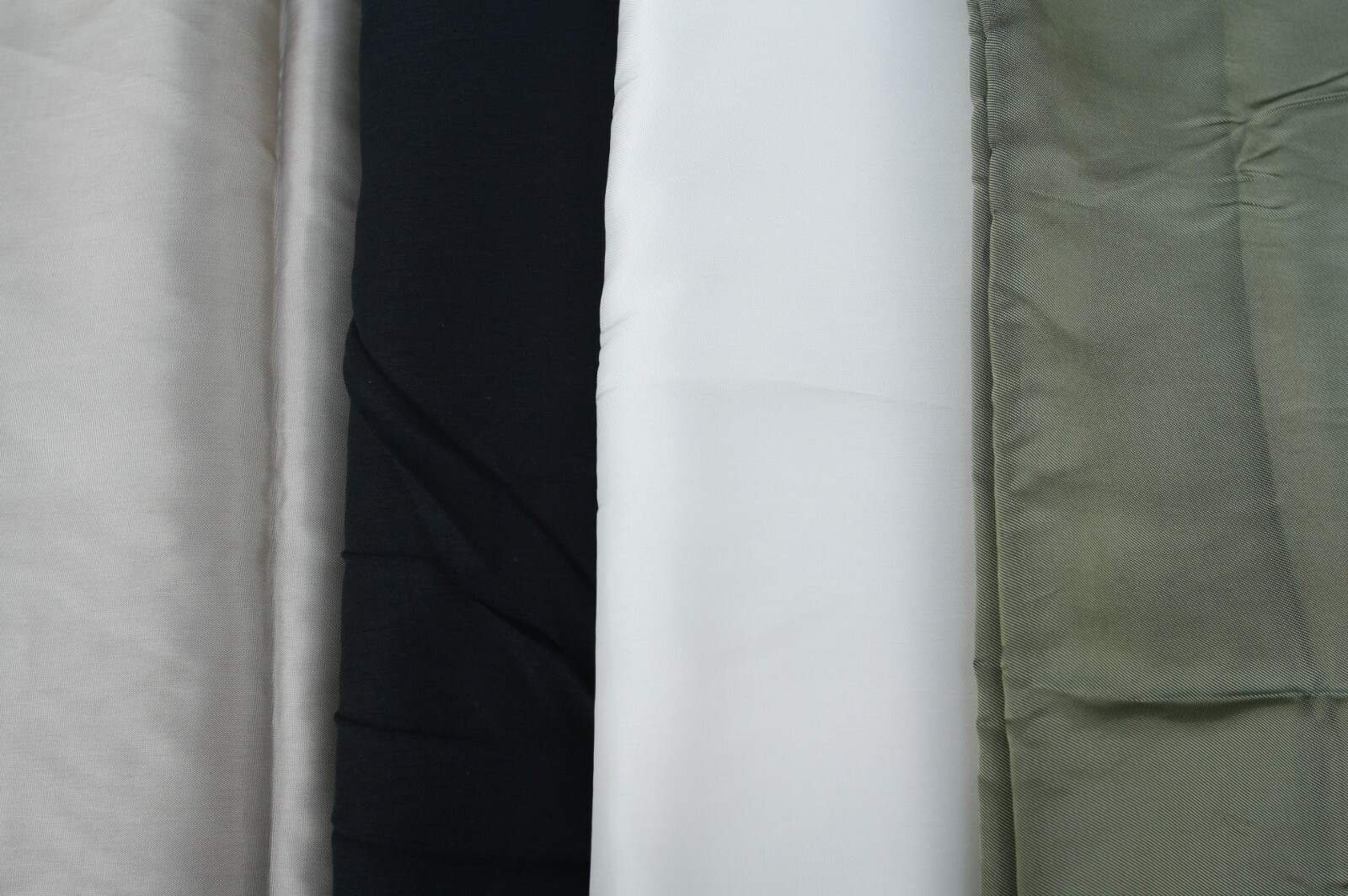 Coupon tissu doublure kaki noir blanc pour mercerie et création de jupe