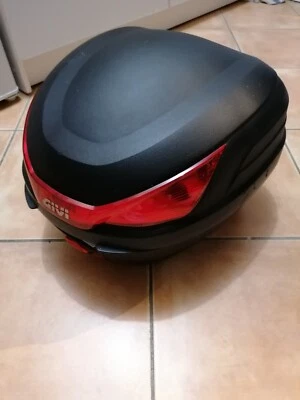 top case noir GIVI monolock - place pour 1 casque - en bon état - Photo 1/4