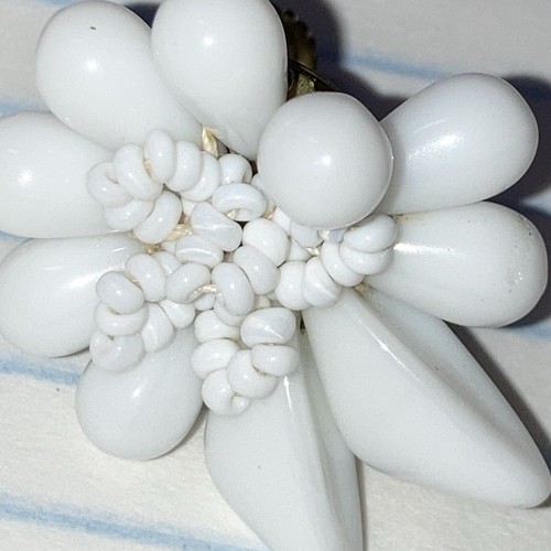 2 pr. GERMANY White Milk GLASS Cluster FLOWER Floral Beaded Earrings clip screw - Picture 11 of 15