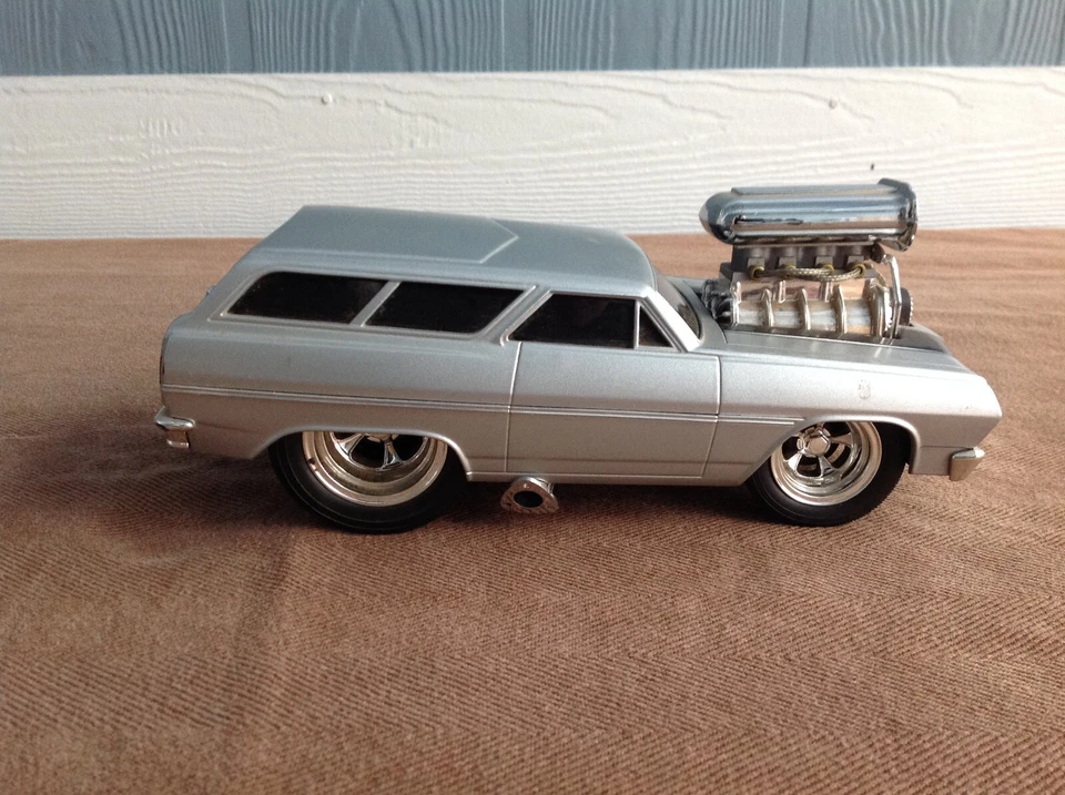 Muscle Machines 1965 Chevelle Wagon, 2003, 1:18 Scale - Image 3 of 4