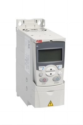 ABB Frequenzumrichter ACS310-03E-09A7-4  Inverter 4kW, I2n 9,7A IP20 - 3mal da!