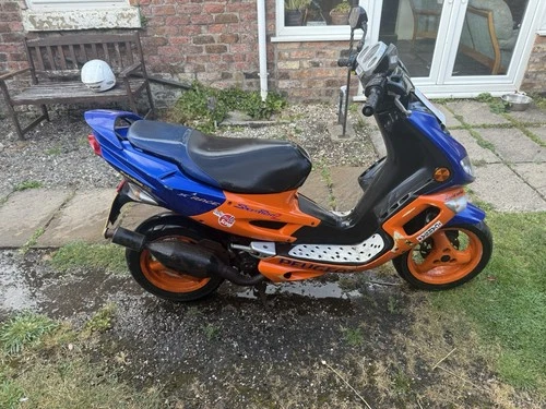 Peugeot Speedfight 2 50cc Spares Or Repairs Box Of Parts & Extra Seat £250 Ono - Picture 1 of 19