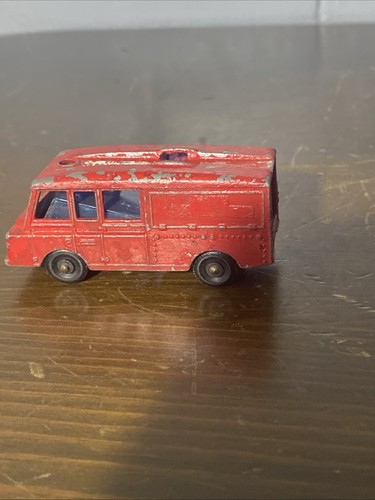 Matchbox Lesney #57 "Kent Fire Brigade" Land Rover fire truck - Picture 6 of 13