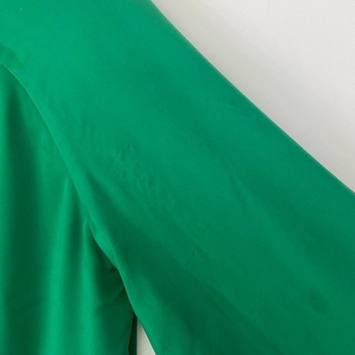 Top blusa Under Skies per Lulus verde raso manica lunga - Foto 4 di 12