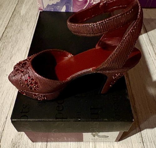 Just The Right Shoe 2000 By Raine ~Late For A Date~25065 - Picture 4 of 8