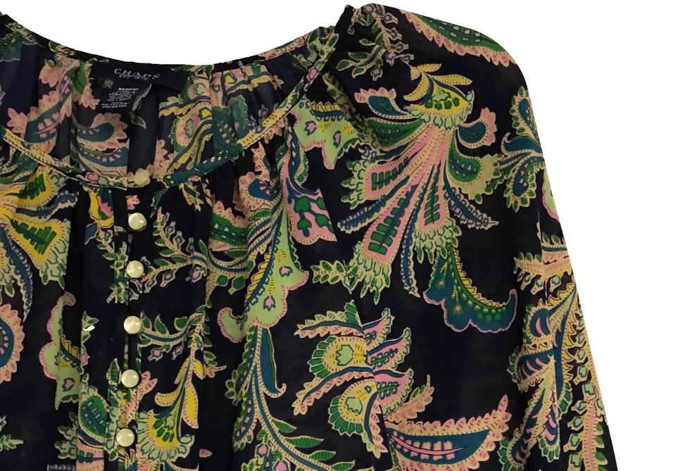 Blusa Pullover Chaps Mediana Azul Marino Paisley Transparente Manga Larga 1/2 Botón Foto 3 de 4