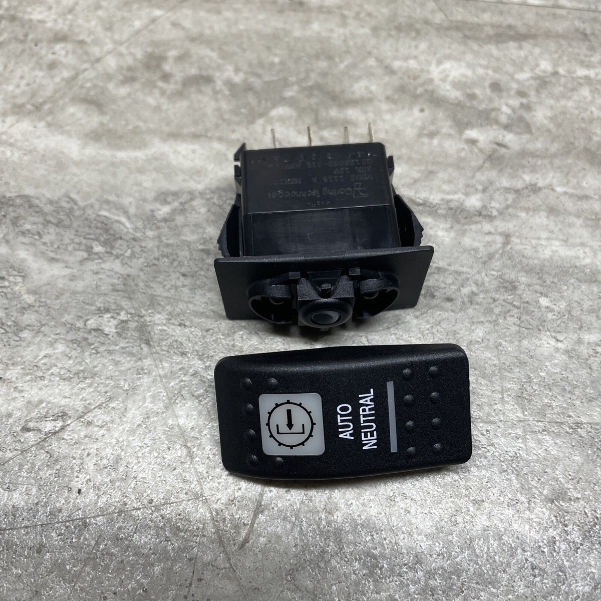 Autocar / Volvo GZ120002-011 Lighted Rocker Switch, Auto Autocar / Volvo GZ120002-011 Lighted Rocker Switch, Auto