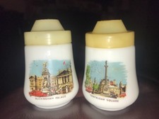 Vintage SALT PEPPER SHAKERS ITALY TRAFALGAR SQUARE /BUCKINGHAM PALACE 3-1/8&rdquo;