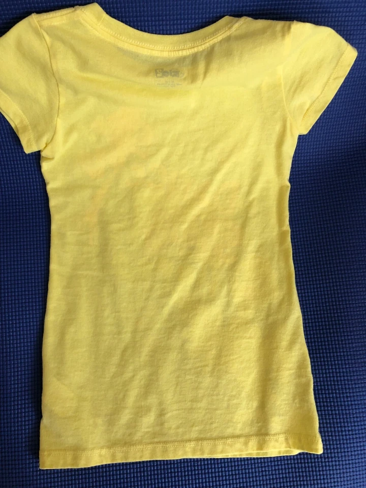 Rio 2 T 恤女孩 M 码 ~ 舞蹈、唱歌和快乐! Blue Sky Studios ~ 二手 — 第 3/3 张图片