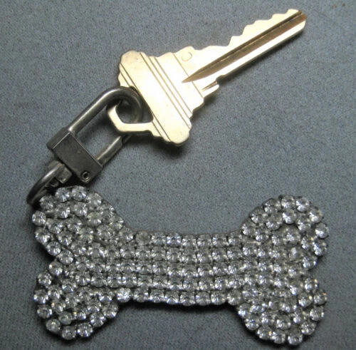 Collares y colgantes de hueso de cristal hechos a mano