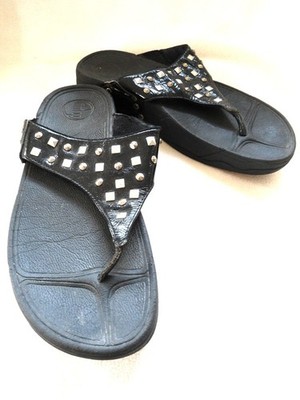 Fitflop Back Zehenstegsandaletten Nieten 7 leichte Keilgummisohle (8867