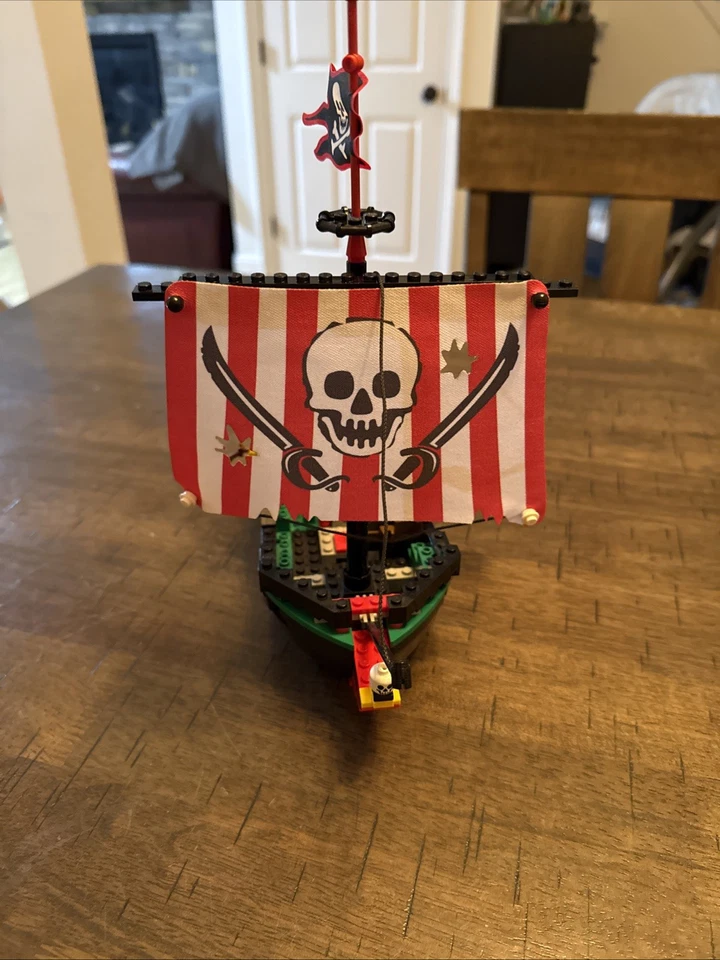 LEGO 6250 Cross Bone Clipper Barco Pirata Verde Rojo Blanco Juego De Colección Foto 3 de 4