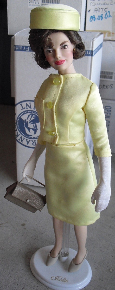 Franklin Mint Vinyl Jackie Kennedy in Yellow Outfit Doll 15