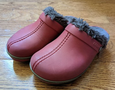 crocs with fur red