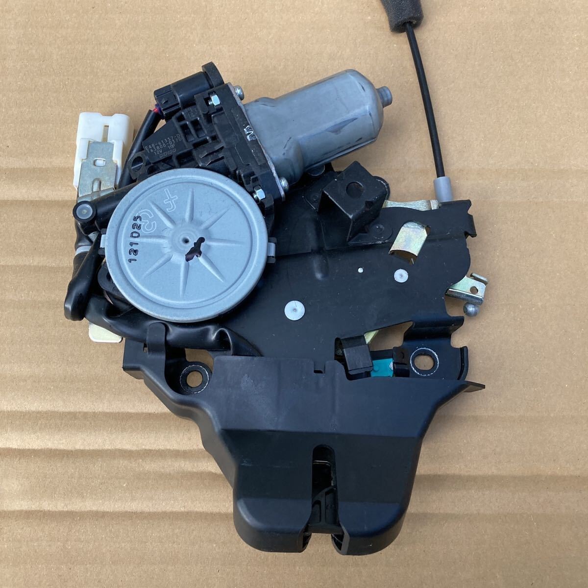 Toyota Genuine Lexus 64650-50050 Trunk Lock Actuator Latch