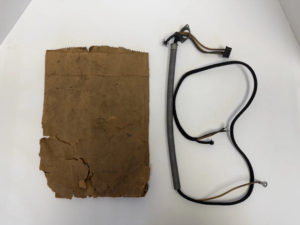 Cable y enchufe de faros Plymouth P14 1942 975453 NOS Foto 3 de 4