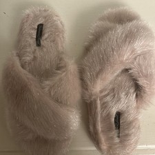 New With No Tags Victoria  s Secret Slip On Fuzzy Pink Silver Slippers, Large