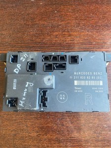 Mercedes-Benz E W211 2004 Türsteuergerät 2118208285