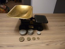 Vintage Weylux The Queen Weighing Scales & Weights Cast Iron Made In England