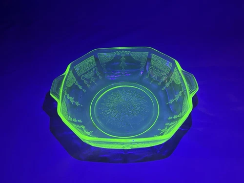 Vintage 1931 Anchor Hocking Princess Green Uranium Depression Glass Serving Bowl