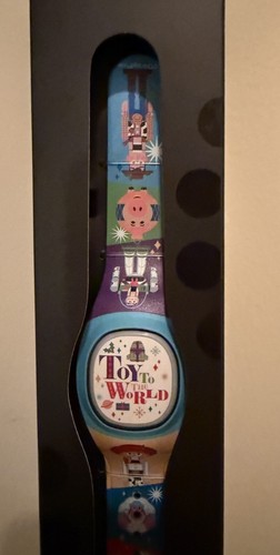 Disney Pixar Toy Story Holiday Toy To The World Magic Band Plus + Brand New! - Picture 3 of 3