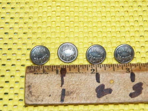 Vintage Set of 4 UNION PACIFIC Railroad Nickel Buttons - Foto 1 di 2