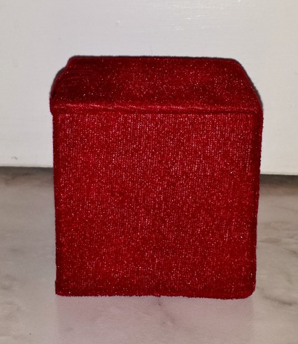 Small Red Velvet Gift Decorative Box Trinket Box (New With Defects) - Picture 5 of 8
