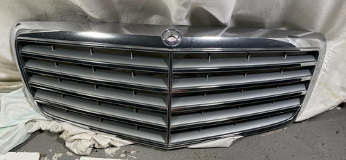 07-09 MERCEDES W211 E-CLASS FRONT BUMPER GRILLE OEM E300 E350 E550 - Bild 1 von 8