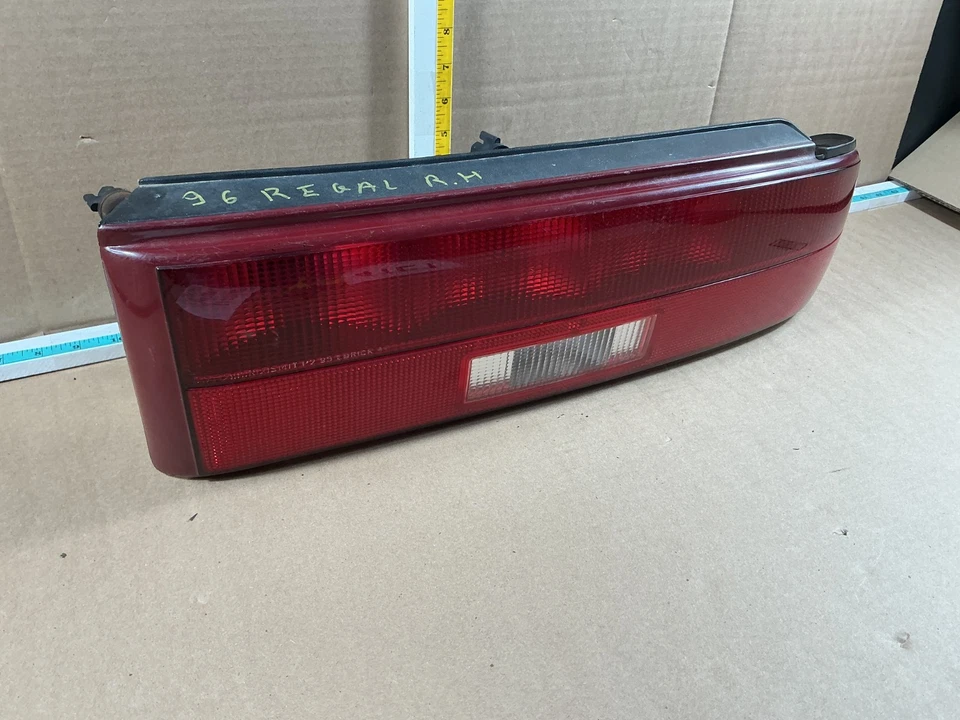 Задний фонарь в сборе для правой стороны пассажира 1995-1996 Buick Regal - Изображение 3 из 4