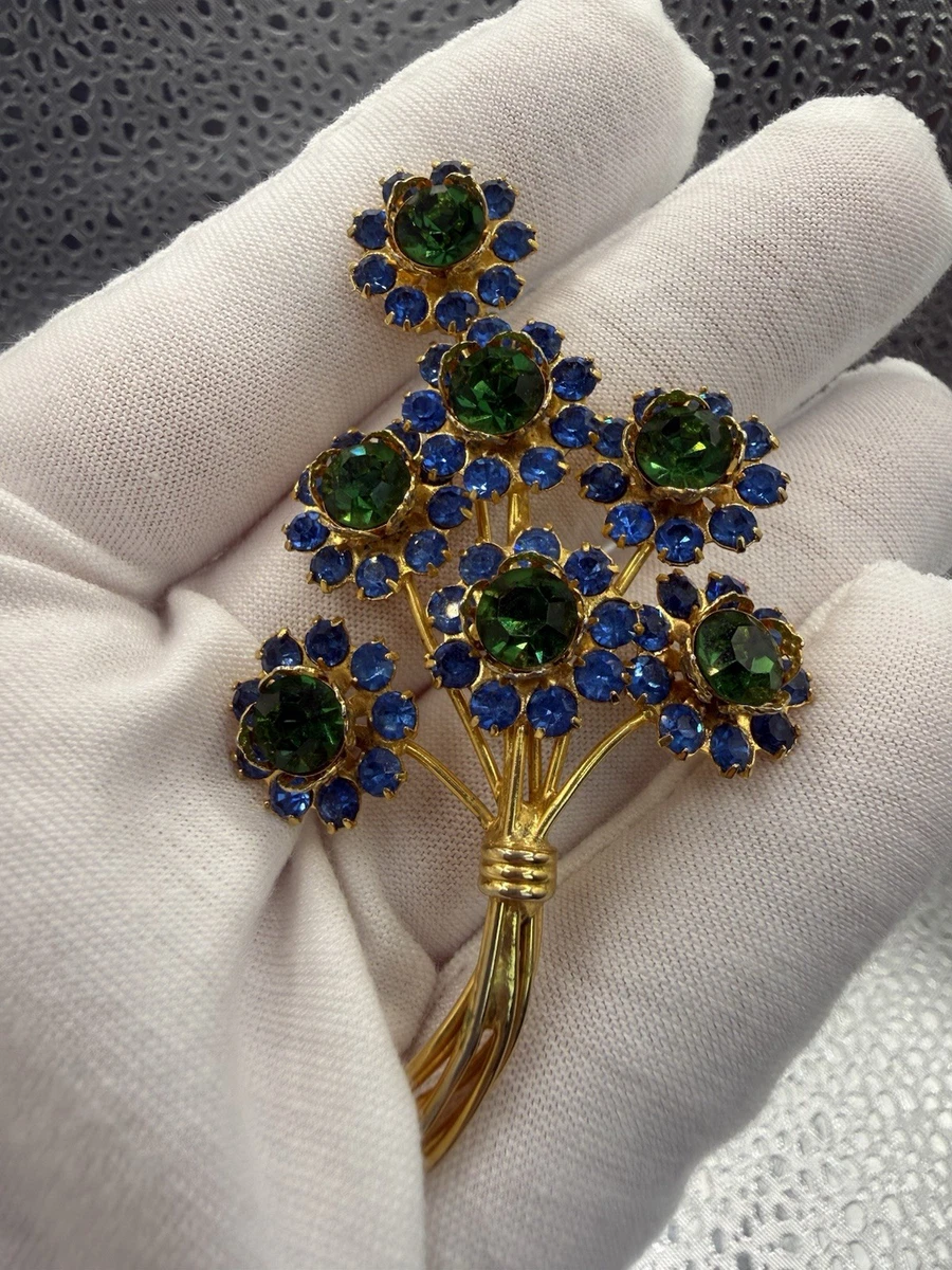 25+ Hattie Carnegie Fashion Vintage Brooches & Pins for sale