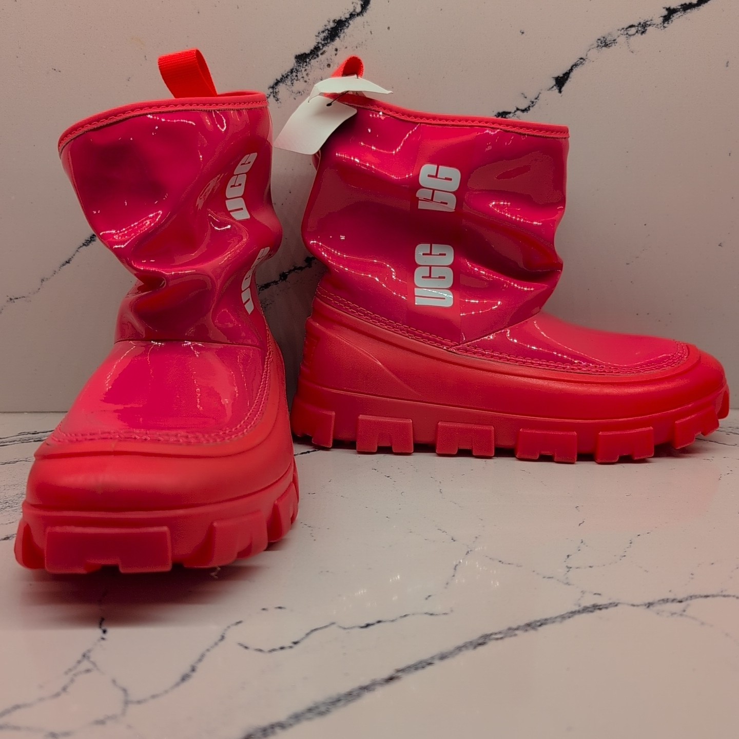 UGG NIÑOS CLÁSICO BRELLAH MINI SUPER CORAL NIÑOS TALLA US 4 NUEVO