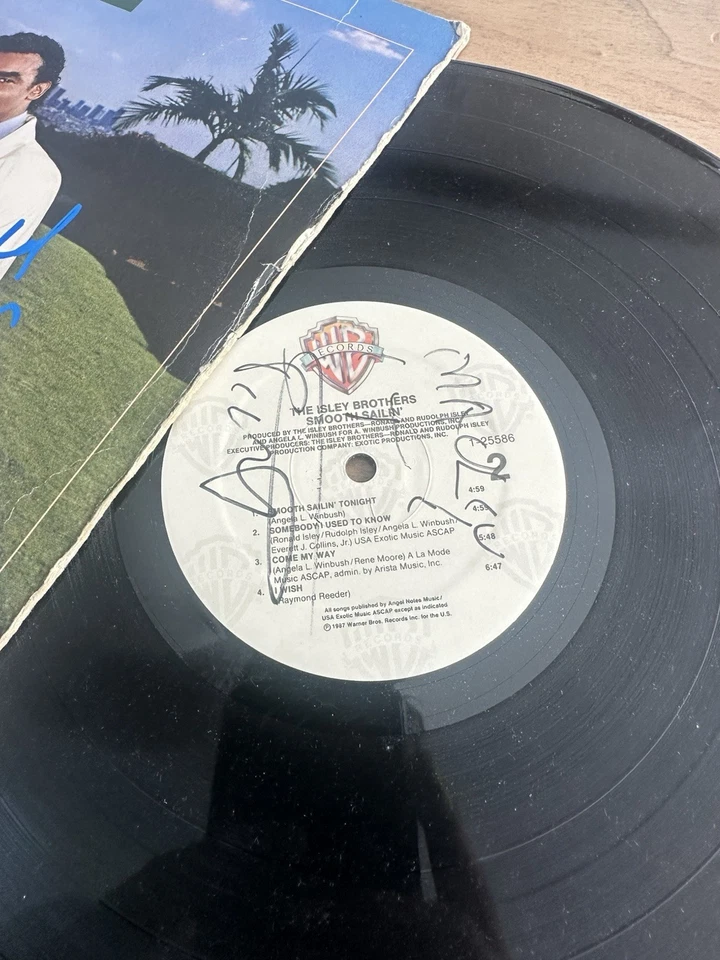 Ronald & Marvin Isley Signed The Isley Brothers "Smooth Sailin" Album COA — 第 4/4 张图片