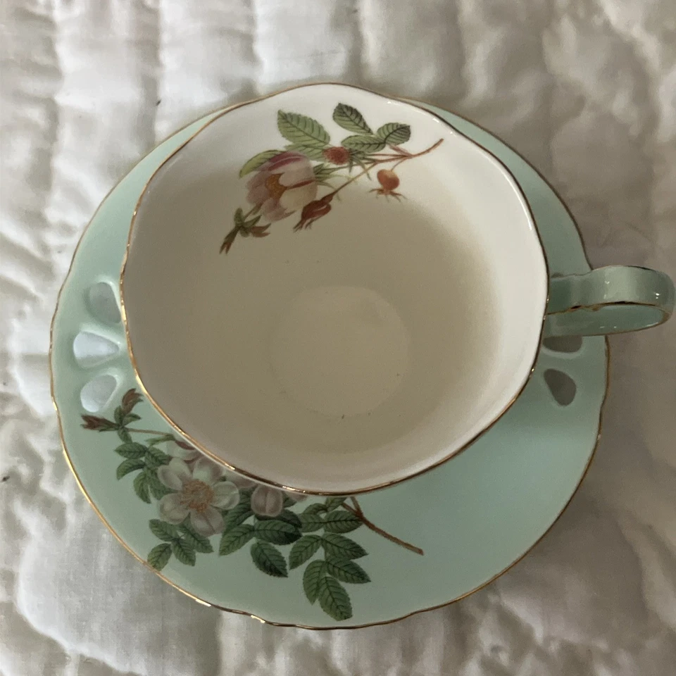 Taza de té y platillo Meritage verde menta floral con borde dorado Foto 2 de 4